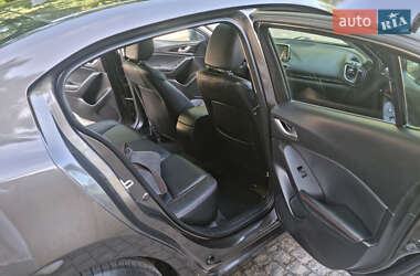 Седан Mazda 3 2013 в Чернівцях