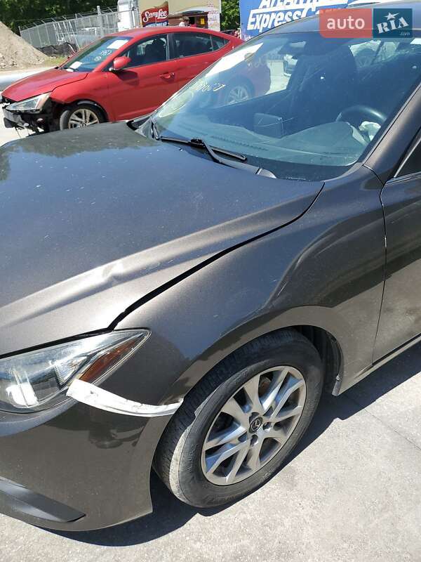 Седан Mazda 3 2013 в Чернівцях