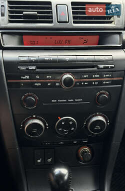 Седан Mazda 3 2004 в 