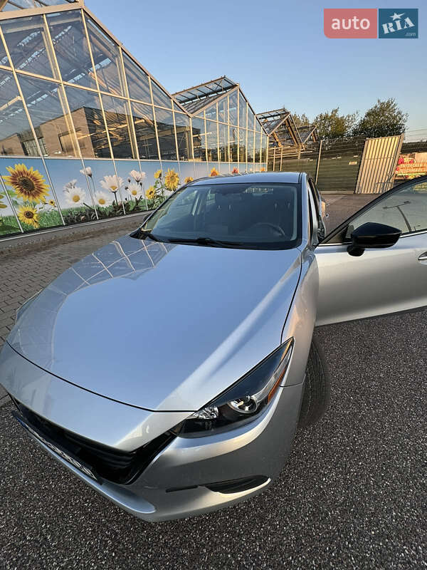 Седан Mazda 3 2017 в 