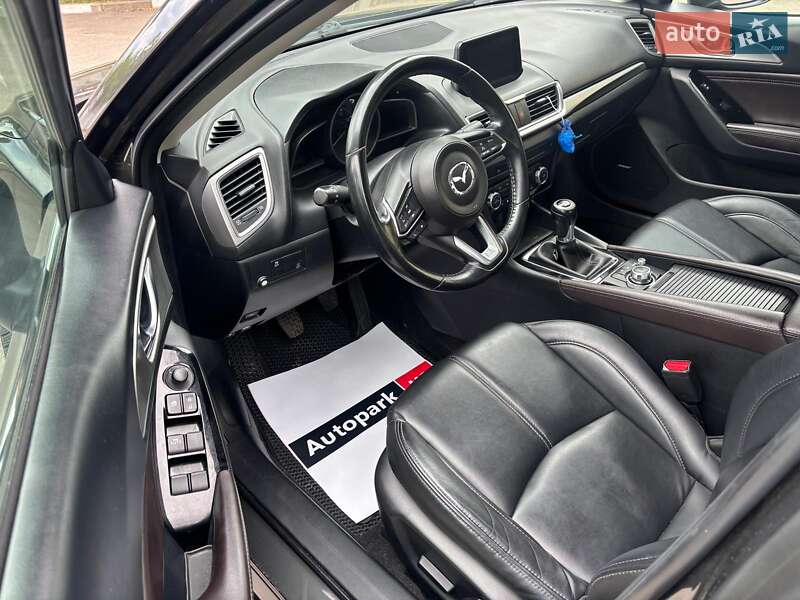 Седан Mazda 3 2018 в Запорожье
