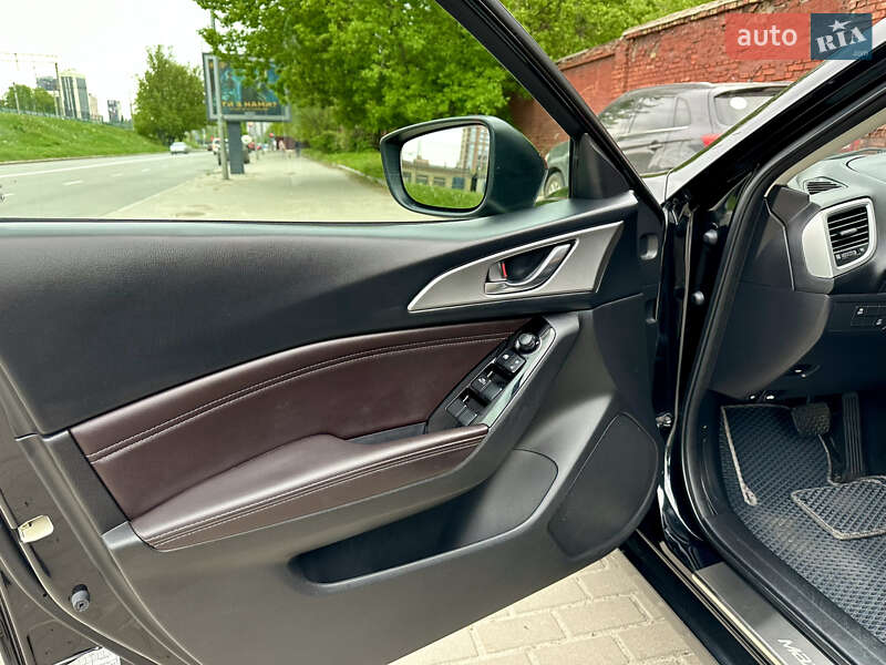 Седан Mazda 3 2018 в Киеве