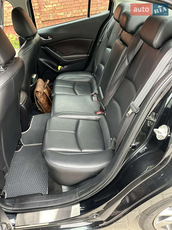 Седан Mazda 3 2018 в Киеве