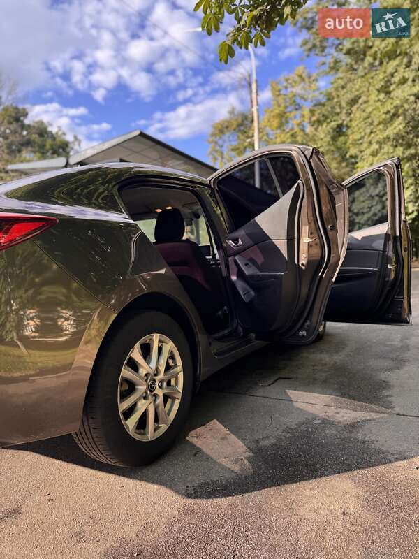 Седан Mazda 3 2016 в Києві