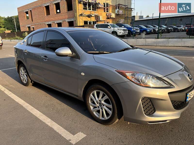 Седан Mazda 3 2013 в Днепре