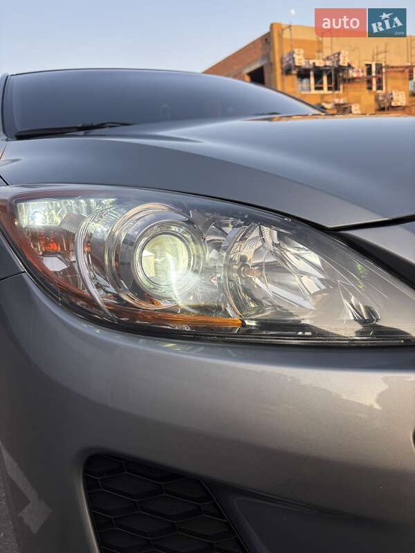 Седан Mazda 3 2013 в Дніпрі