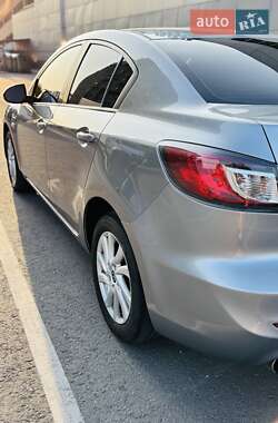 Седан Mazda 3 2013 в Дніпрі