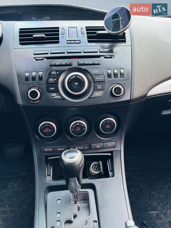 Седан Mazda 3 2013 в Днепре