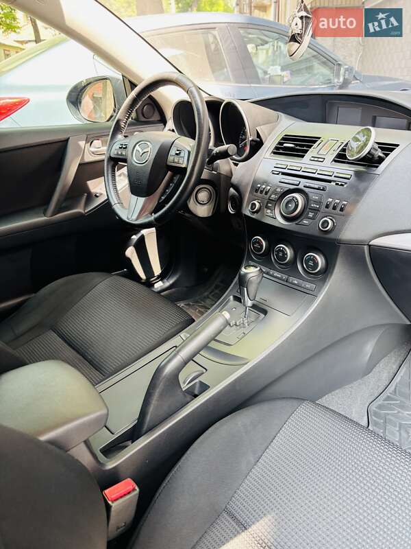 Седан Mazda 3 2013 в Днепре