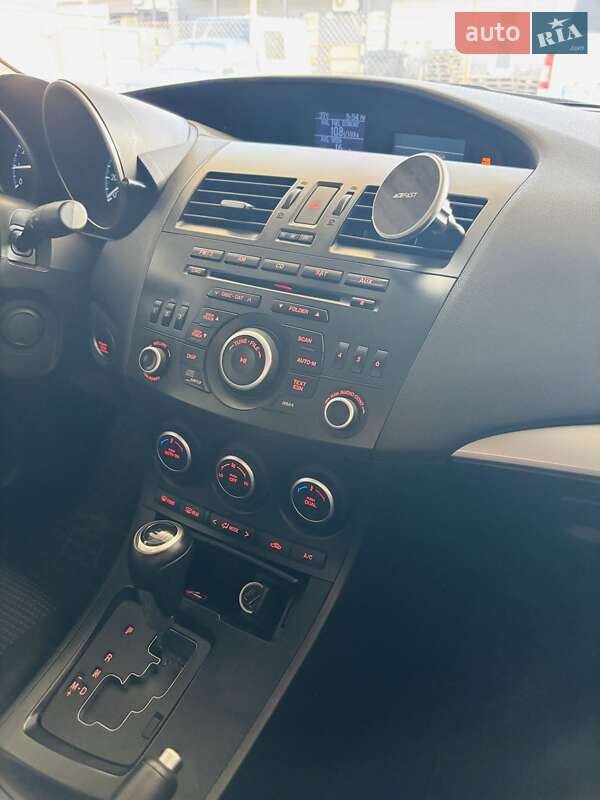 Седан Mazda 3 2013 в Днепре