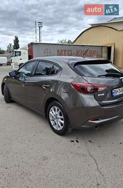 Хэтчбек Mazda 3 2016 в Кривом Роге