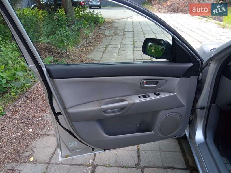 Хэтчбек Mazda 3 2003 в Запорожье