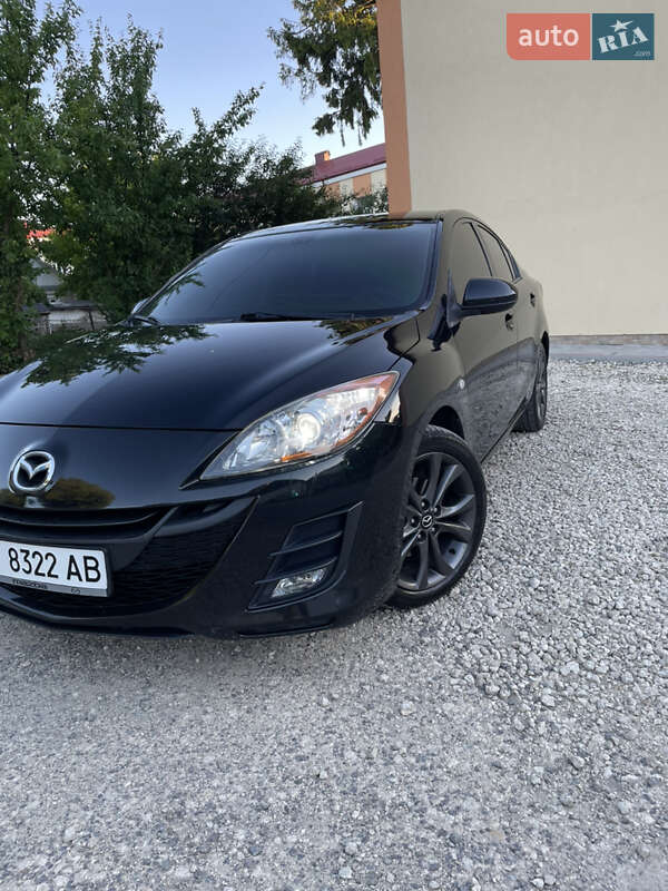 Седан Mazda 3 2009 в Волочиську
