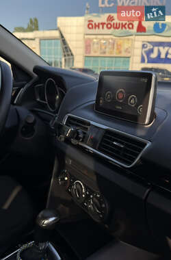 Седан Mazda 3 2014 в 