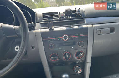 Седан Mazda 3 2004 в Березанці