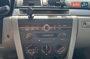 Седан Mazda 3 2004 в Березанці