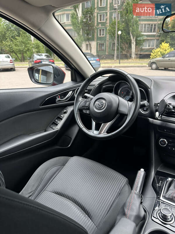 Хэтчбек Mazda 3 2016 в Кривом Роге