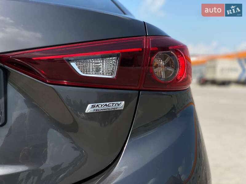 Седан Mazda 3 2017 в Киеве