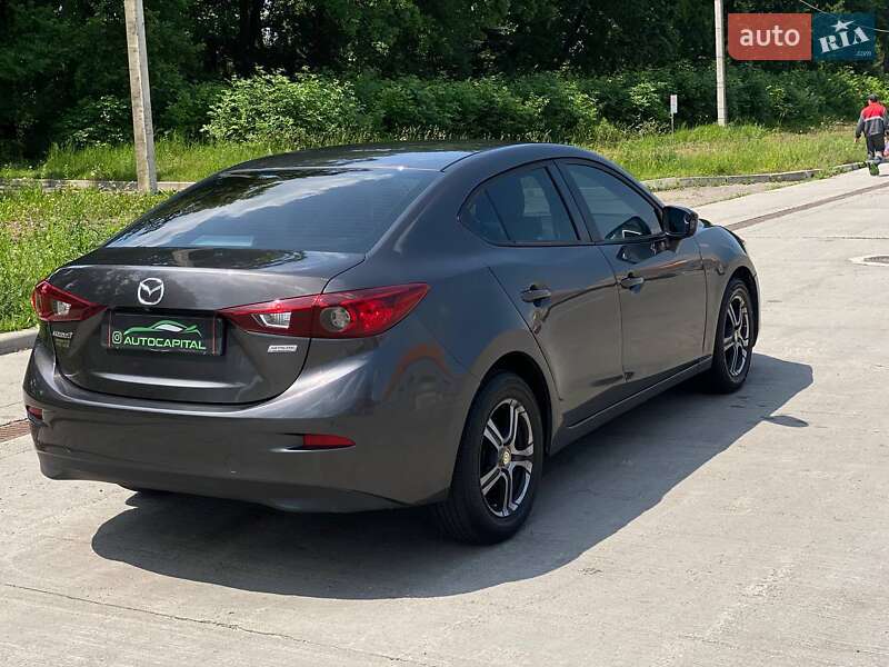 Седан Mazda 3 2017 в Киеве