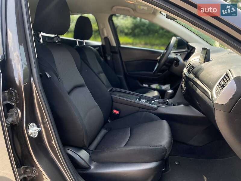 Седан Mazda 3 2017 в Киеве