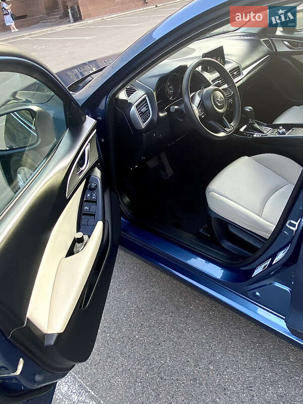 Седан Mazda 3 2017 в Киеве