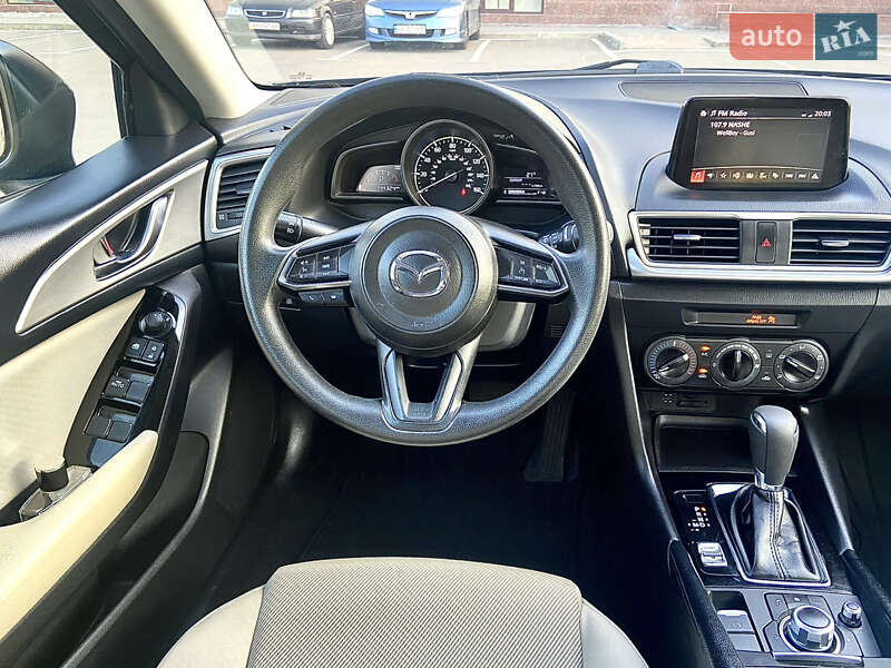 Седан Mazda 3 2017 в Киеве