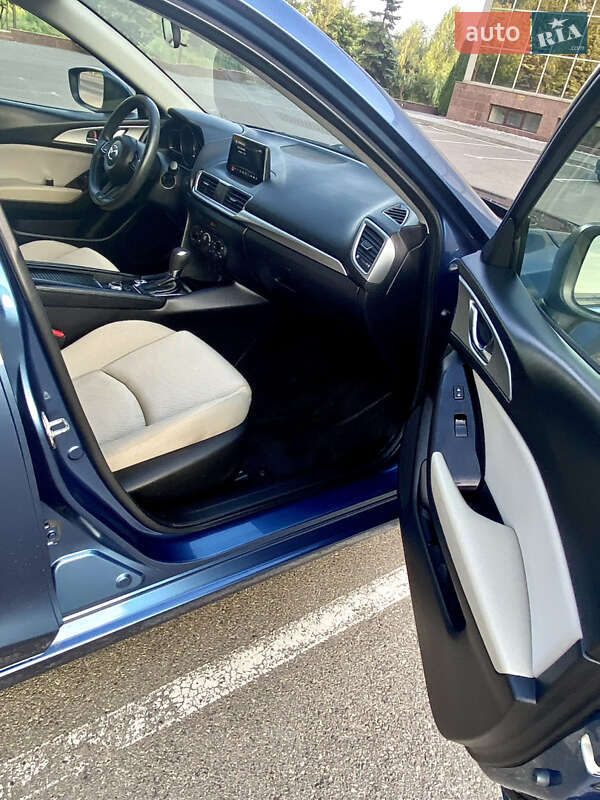 Седан Mazda 3 2017 в Киеве