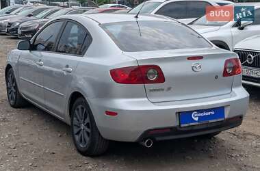 Седан Mazda 3 2004 в 