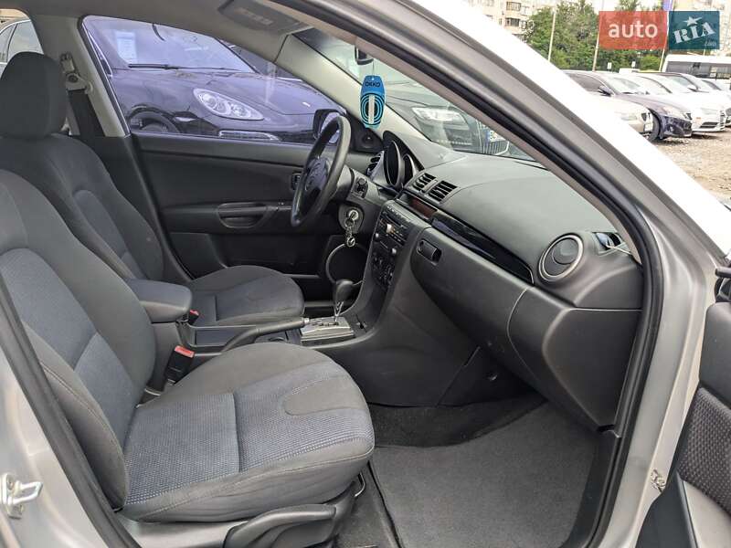 Седан Mazda 3 2004 в Киеве