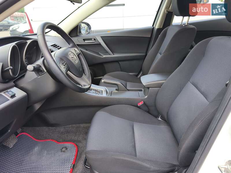 Седан Mazda 3 2010 в Дніпрі