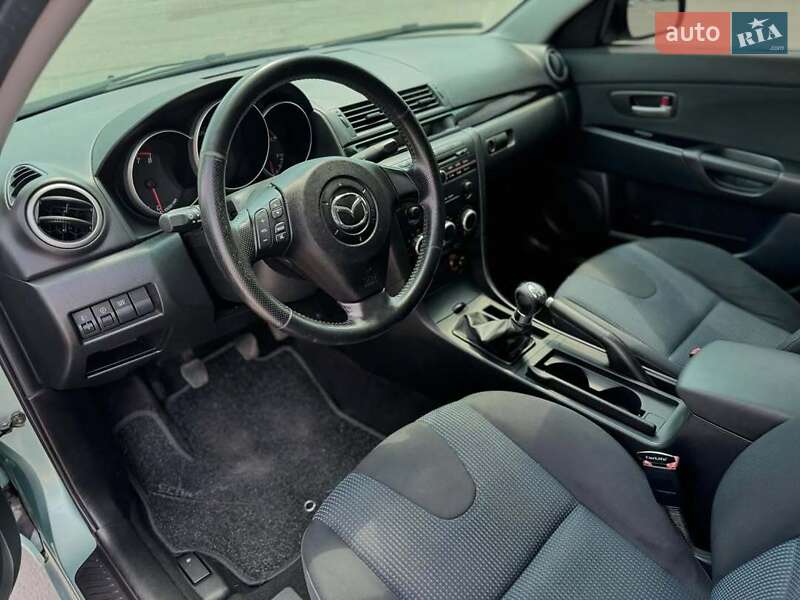 Седан Mazda 3 2004 в Запорожье