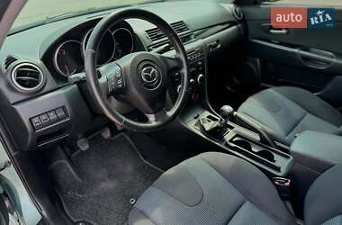 Седан Mazda 3 2004 в 