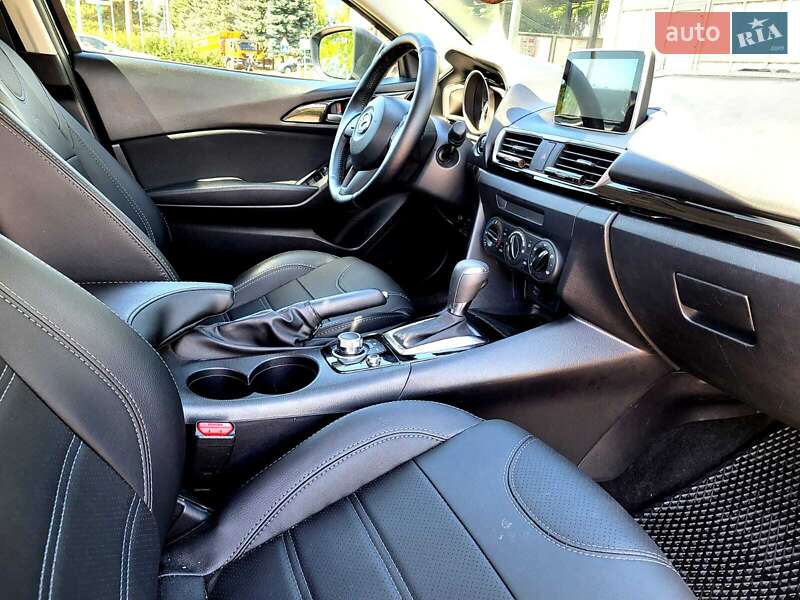 Седан Mazda 3 2016 в Кропивницком