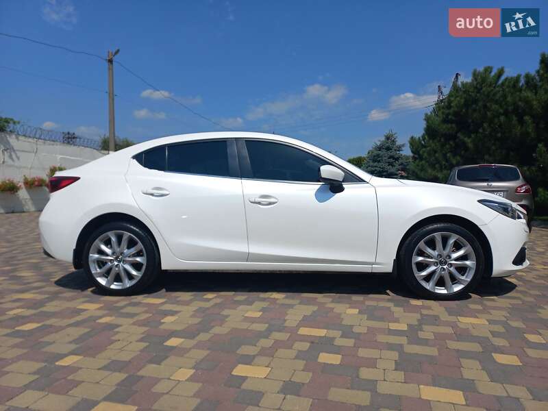 Седан Mazda 3 2016 в Днепре