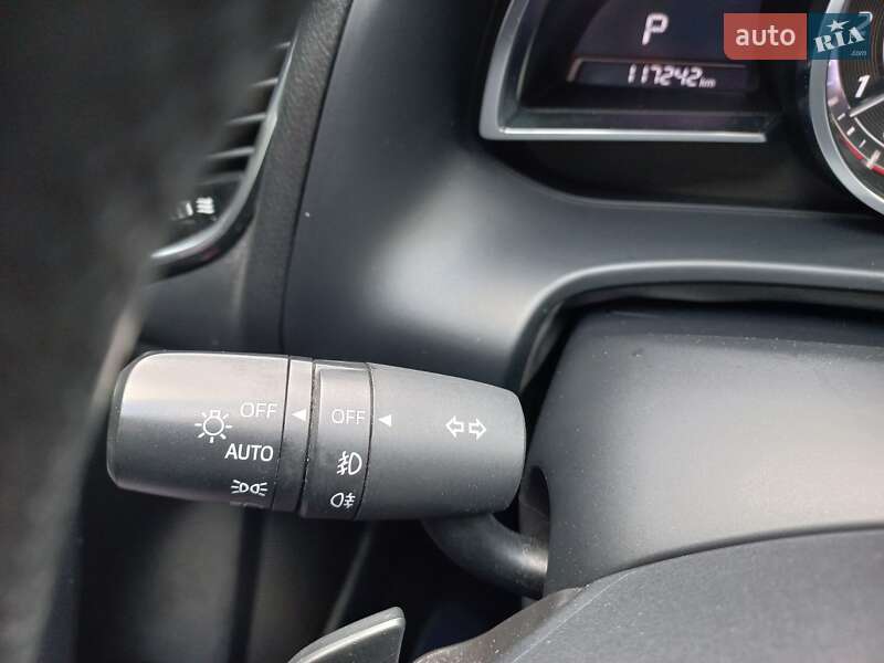 Седан Mazda 3 2016 в Днепре
