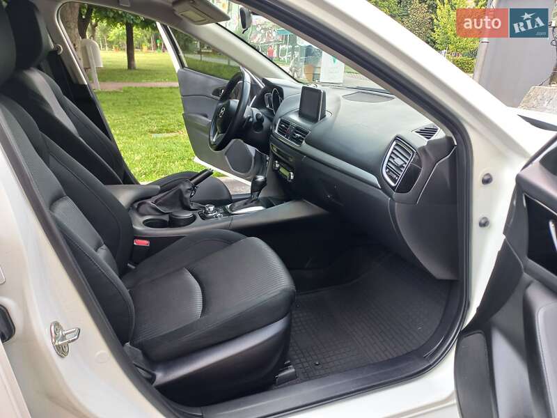 Седан Mazda 3 2016 в Днепре