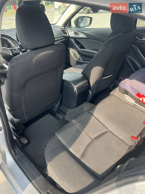 Хэтчбек Mazda 3 2017 в Киеве