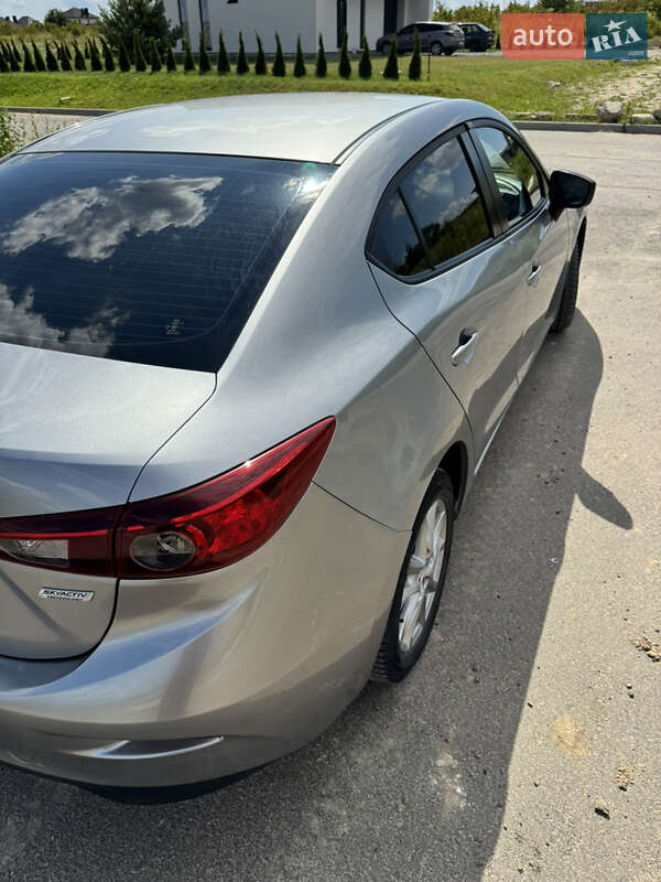 Седан Mazda 3 2013 в Ровно