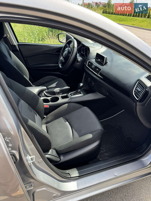 Седан Mazda 3 2013 в Ровно