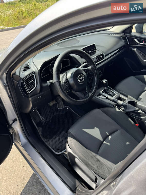 Седан Mazda 3 2013 в Ровно