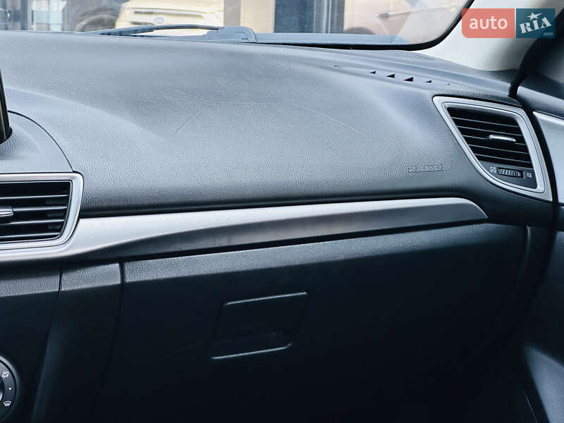 Седан Mazda 3 2016 в Харкові
