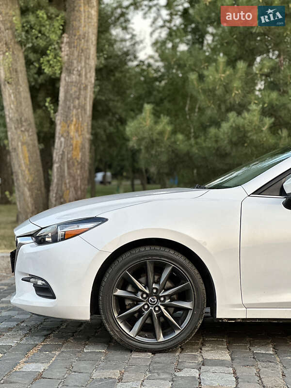 Седан Mazda 3 2018 в Києві