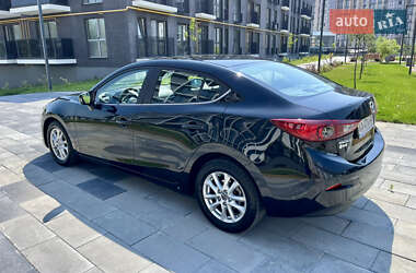 Седан Mazda 3 2015 в 