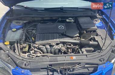 Седан Mazda 3 2004 в 