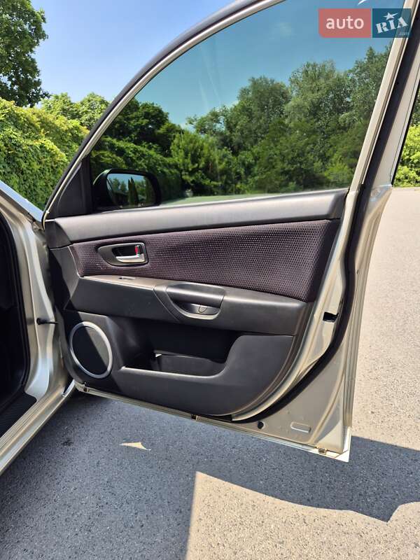 Седан Mazda 3 2006 в Днепре