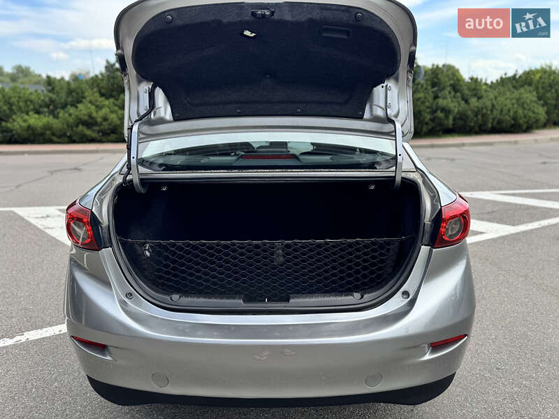 Седан Mazda 3 2014 в Киеве