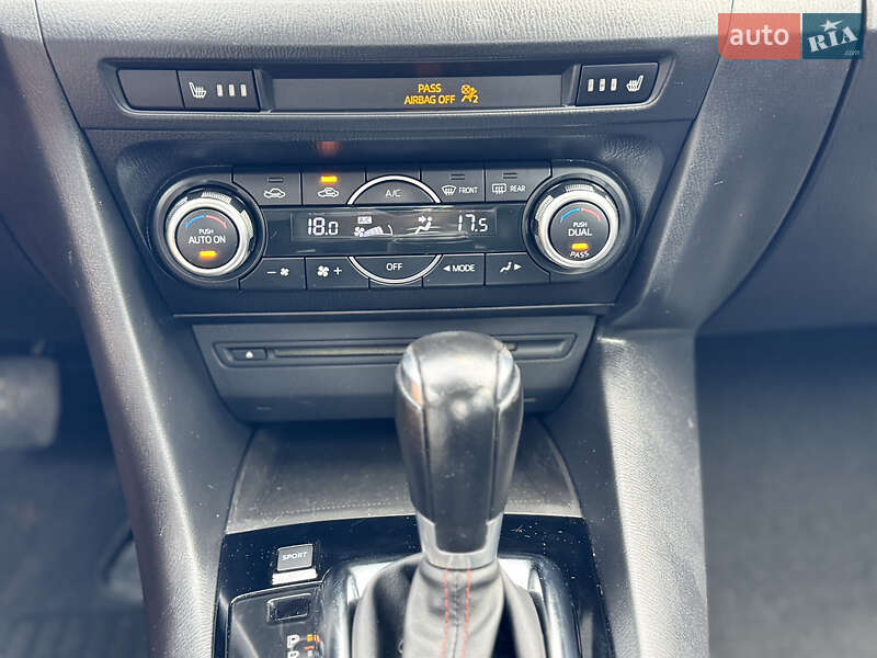 Седан Mazda 3 2014 в Киеве