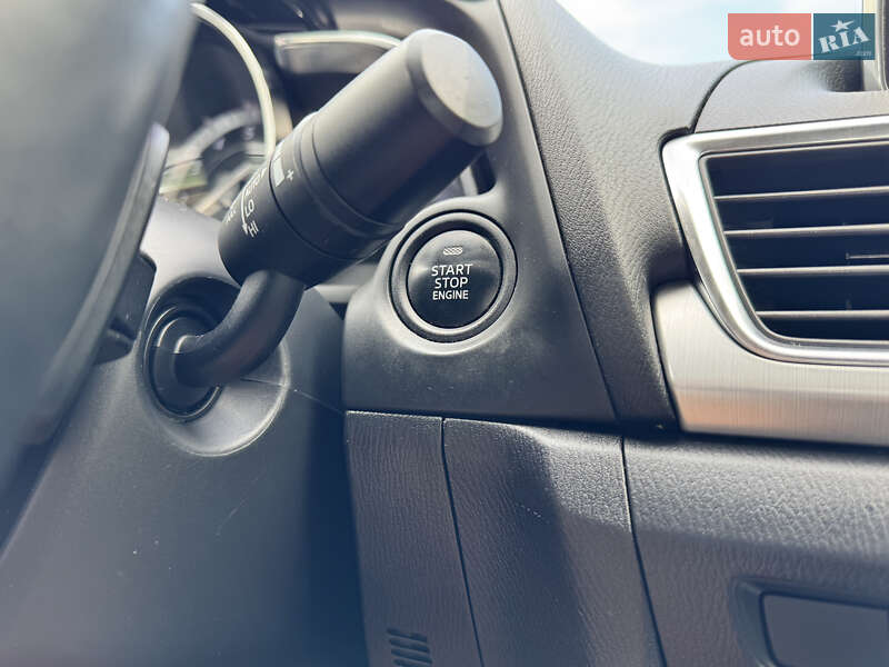 Седан Mazda 3 2014 в Киеве