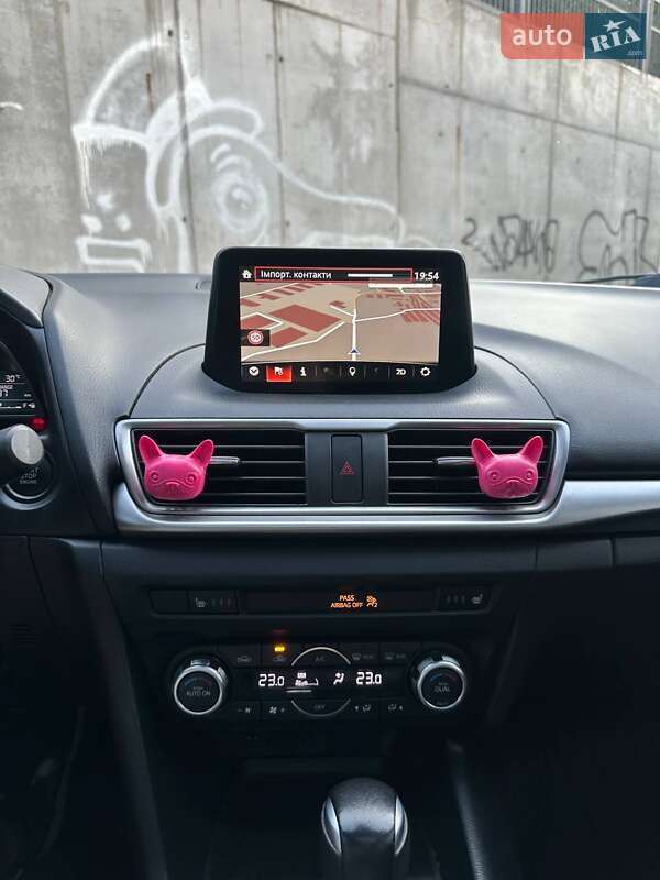 Седан Mazda 3 2018 в Киеве