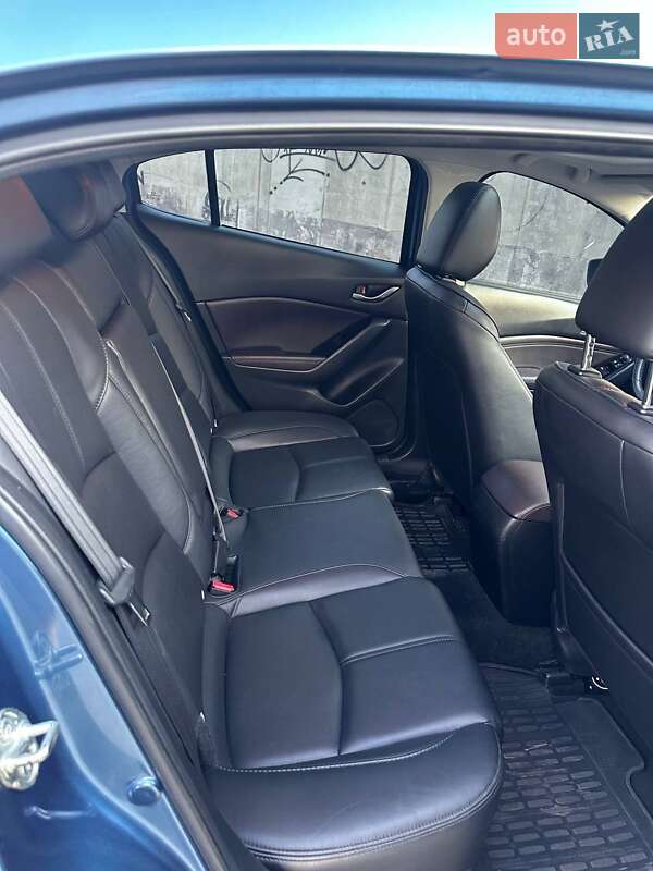 Седан Mazda 3 2018 в Киеве
